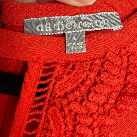 Daniel Rainn bright tomato red crochet tank top - Picture 4 of 7